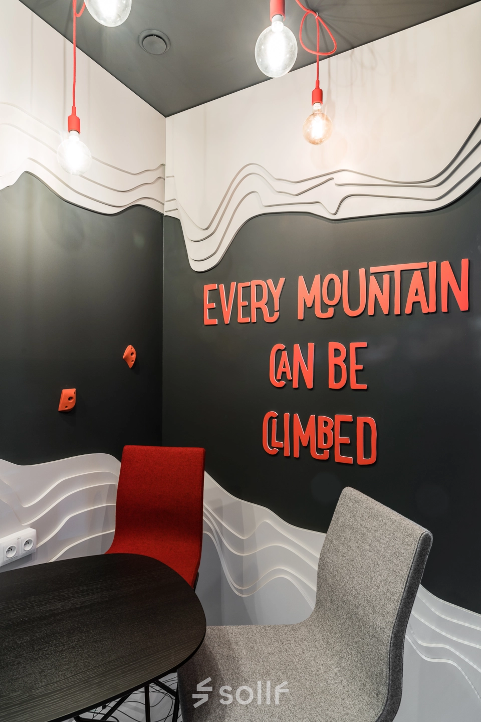 Small meeting area in an office space at Konstruktorska 11, Warsaw Mokotow, featuring a round table and two chairs. Inspirational wall art adds a creative touch to this office space rental.
