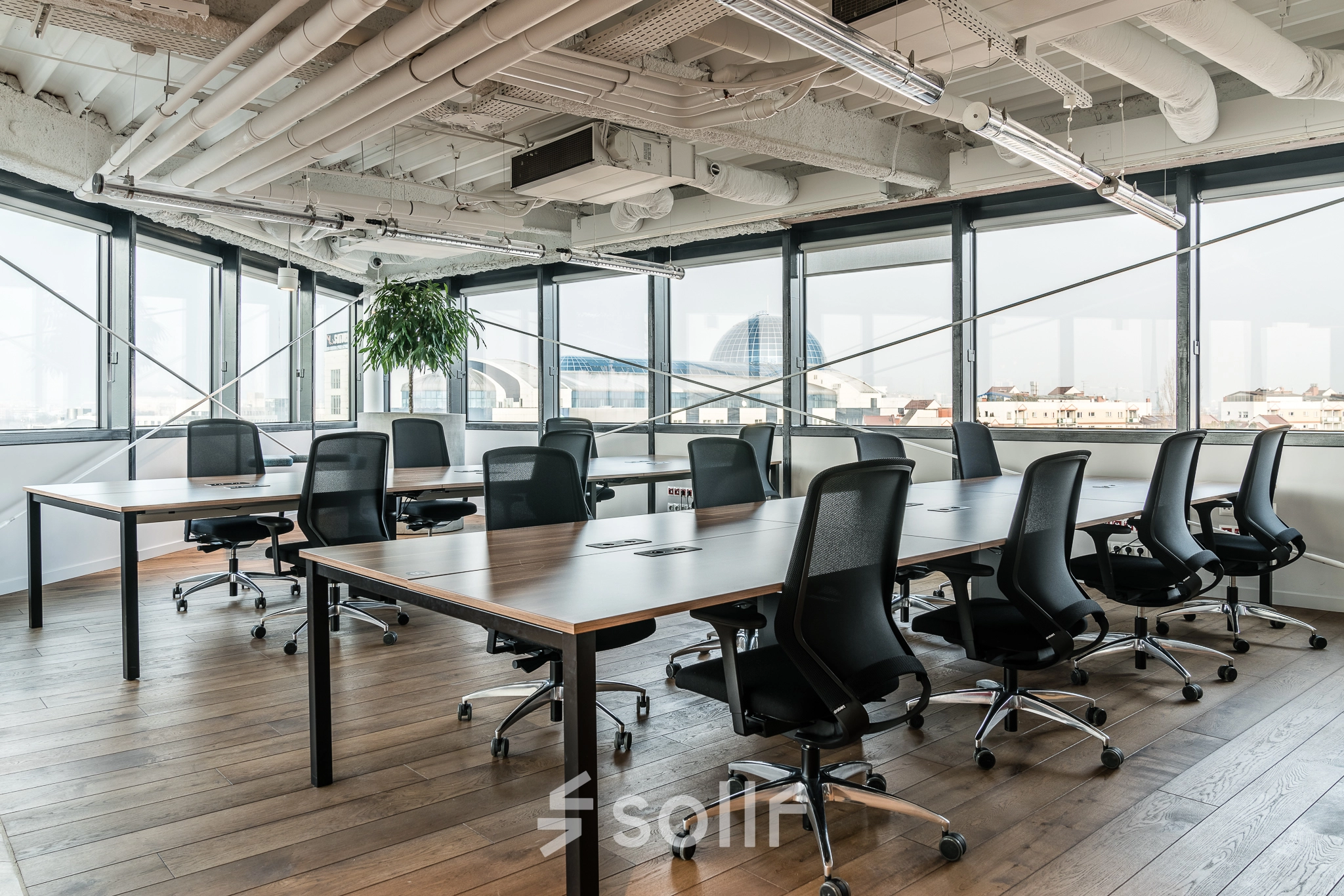 Spacious office to rent at Al. Jerozolimskie 181B, Warsaw Ochota, featuring modern workspaces with sleek desks and chairs, ample natural light, and a view of the city skyline.
