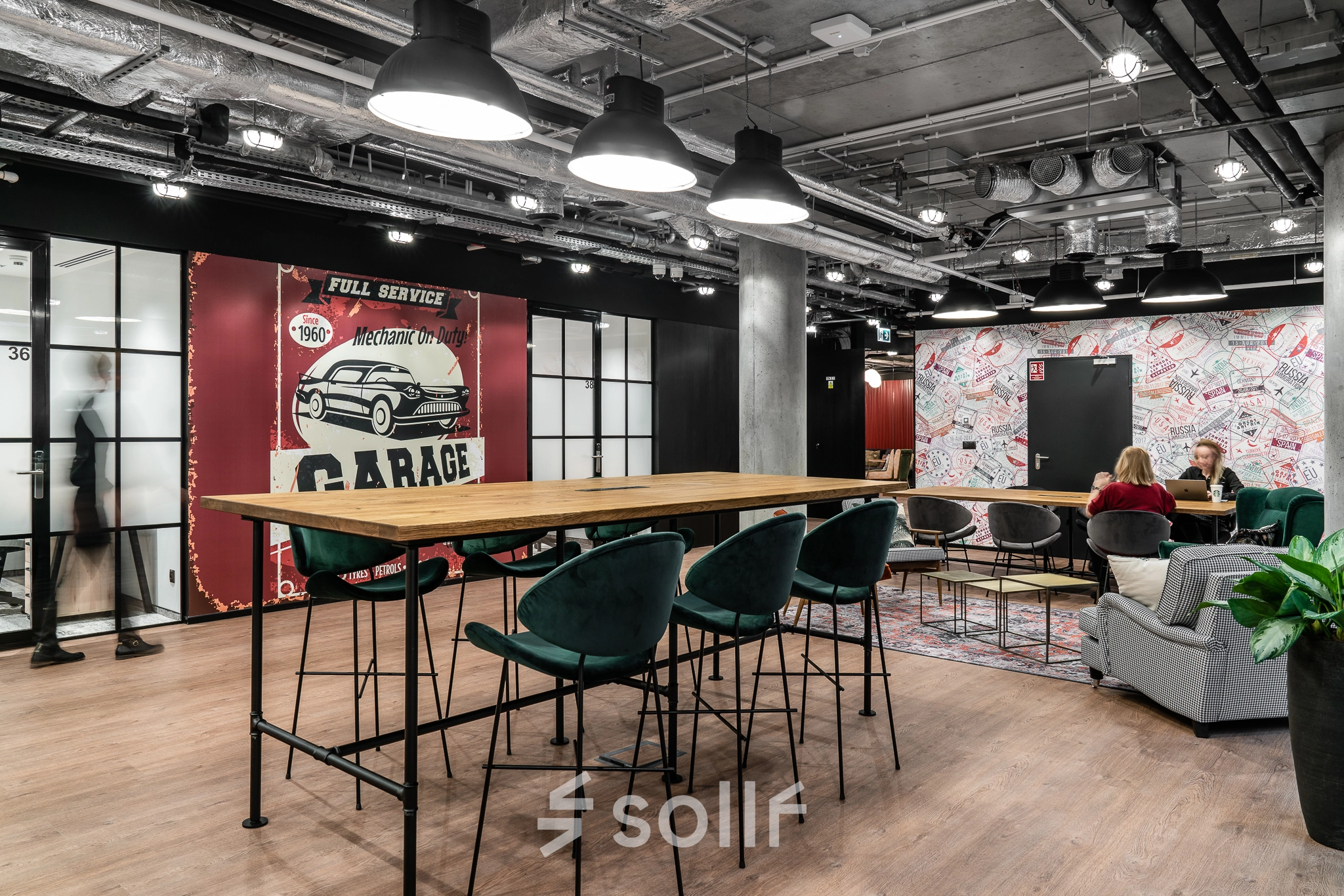 Stylish office interior with modern decor at Plac Trzech Krzyży 10/14, Warsaw Śródmieście, featuring a collaborative seating area and high tables for office space rental.