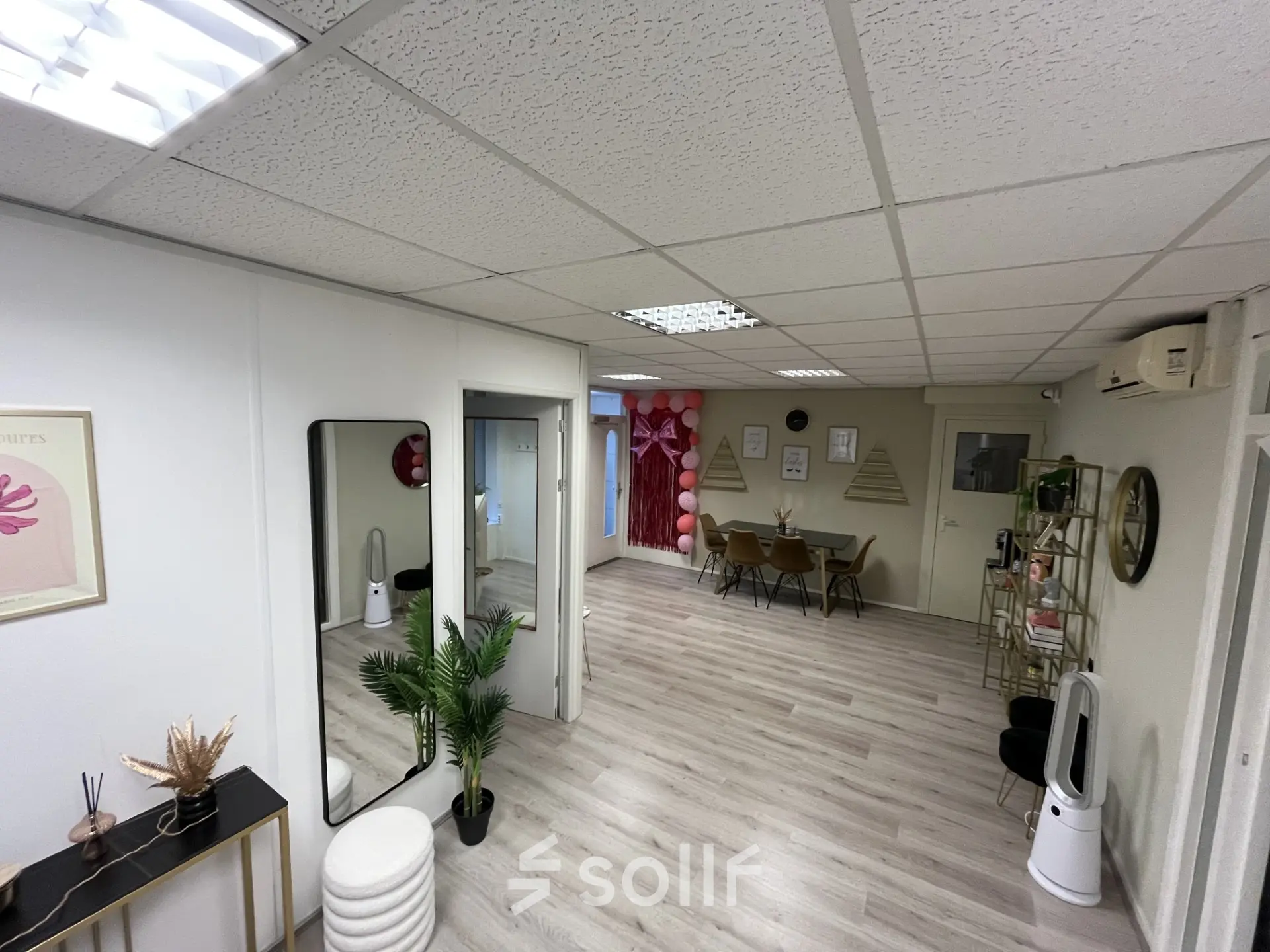 Bright office space at Boerendijk 8, Woerden with modern furnishings, including a table and chairs, suitable for office space rental.