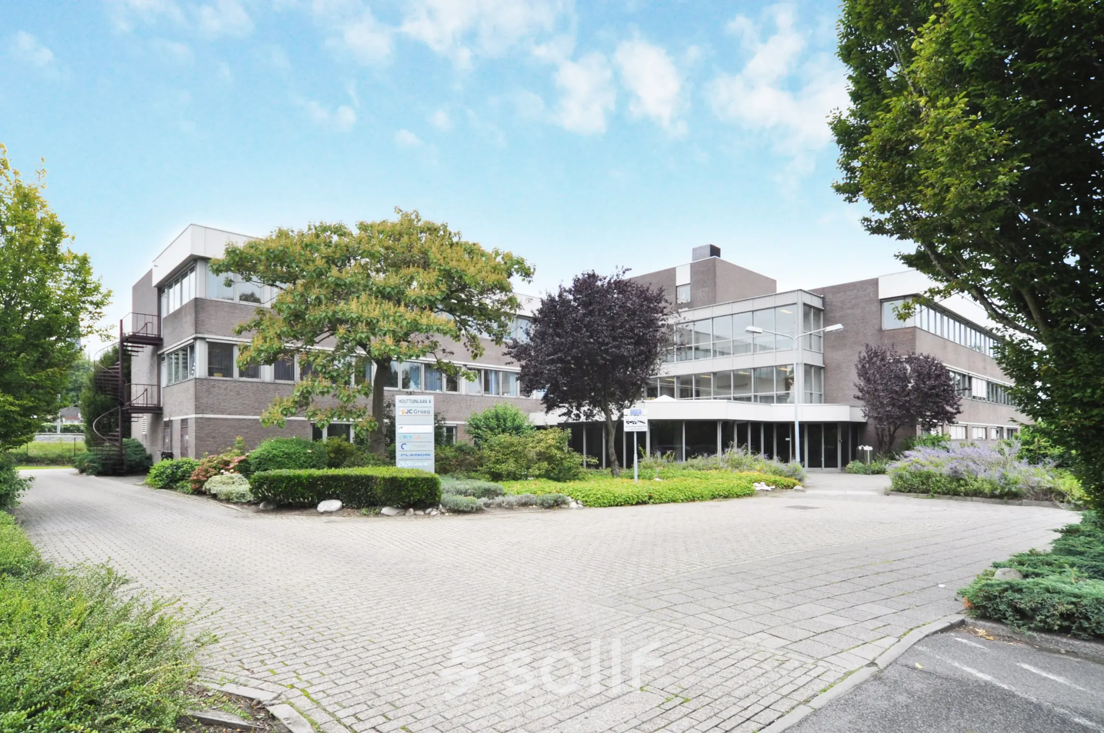 Exterior view of office building at Houttuinlaan 4, Woerden, ideal for office space rental.