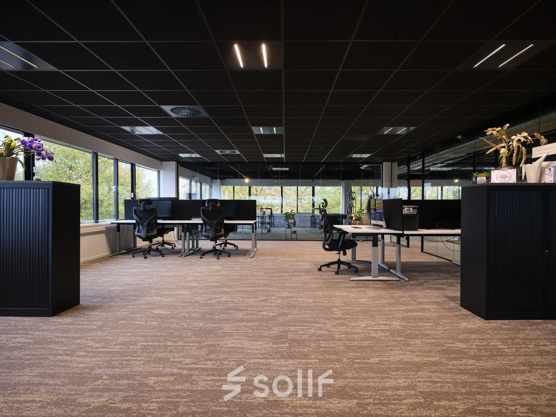 Spacious office interior at Vijzelmolenlaan 9, Woerden, featuring modern workspaces with desks, chairs, and natural light. Ideal for office space rental.