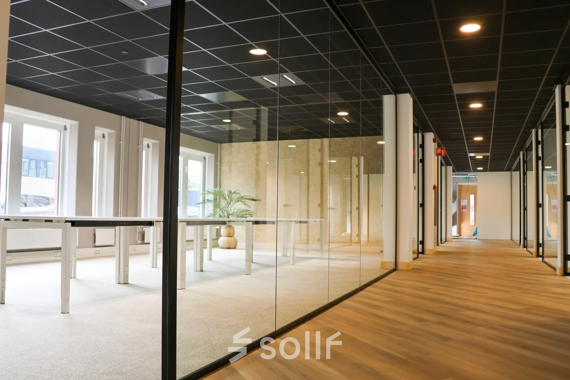 Spacious office interior at Vijzelmolenlaan 9 in Woerden, featuring glass partitions and bright, modern workspaces for office space rental.