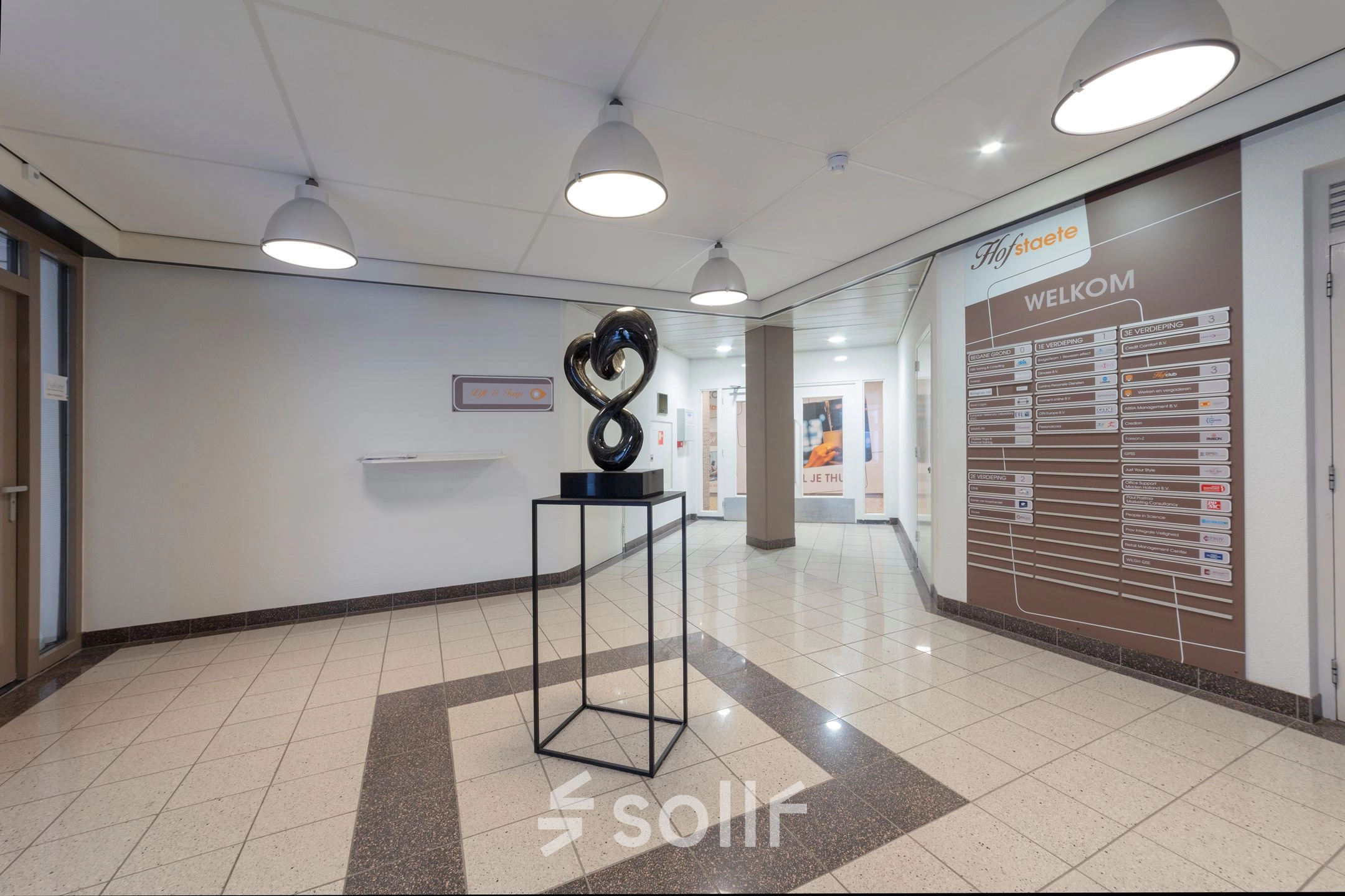 Entrance area of an office for rent at Zaagmolenlaan 4, Woerden, featuring tiled floors and modern lighting. Ideal for office space rental.