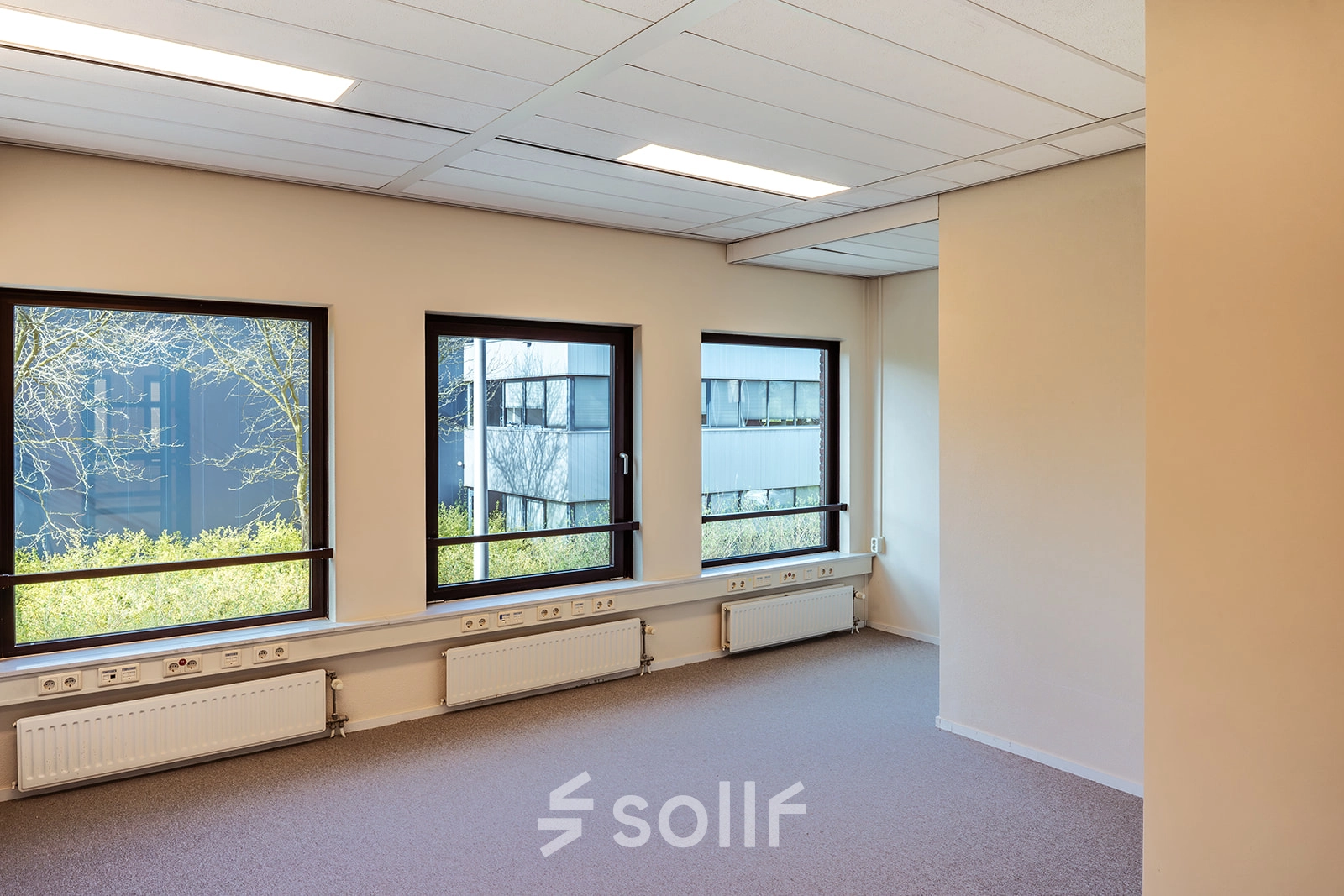 Bright office space with large windows at Mercurion 24, Zevenaar, ideal for rent office space with ample natural light.
