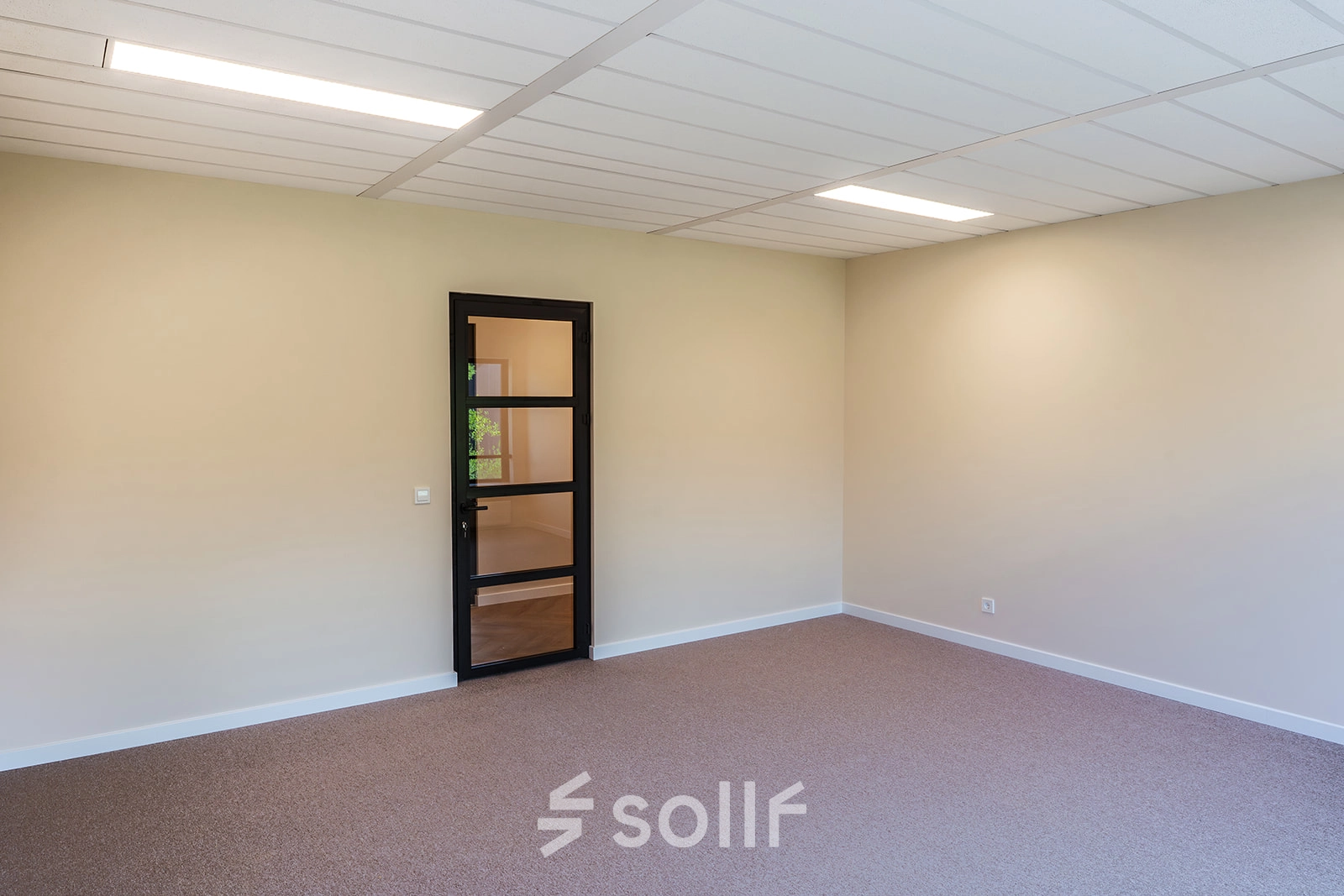 Empty office interior at Mercurion 24, Zevenaar, showcasing a clean space available for rent office space or office space rental.