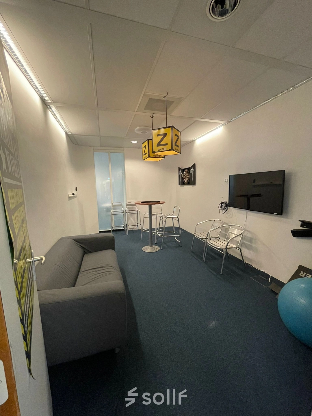 Cozy furnished office space at Baron de Coubertinlaan 35, Zoetermeer featuring seating, a television, and a unique decor, ideal for meetings or casual work sessions.