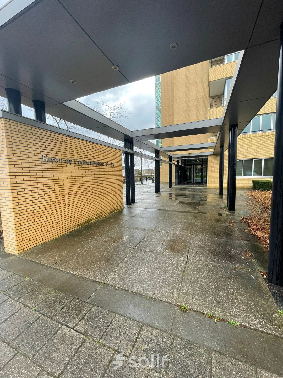 Exterior view of the office building at Baron de Coubertinlaan 35 in Zoetermeer, showcasing the covered entrance. Ideal location for office space rental or rent office space.