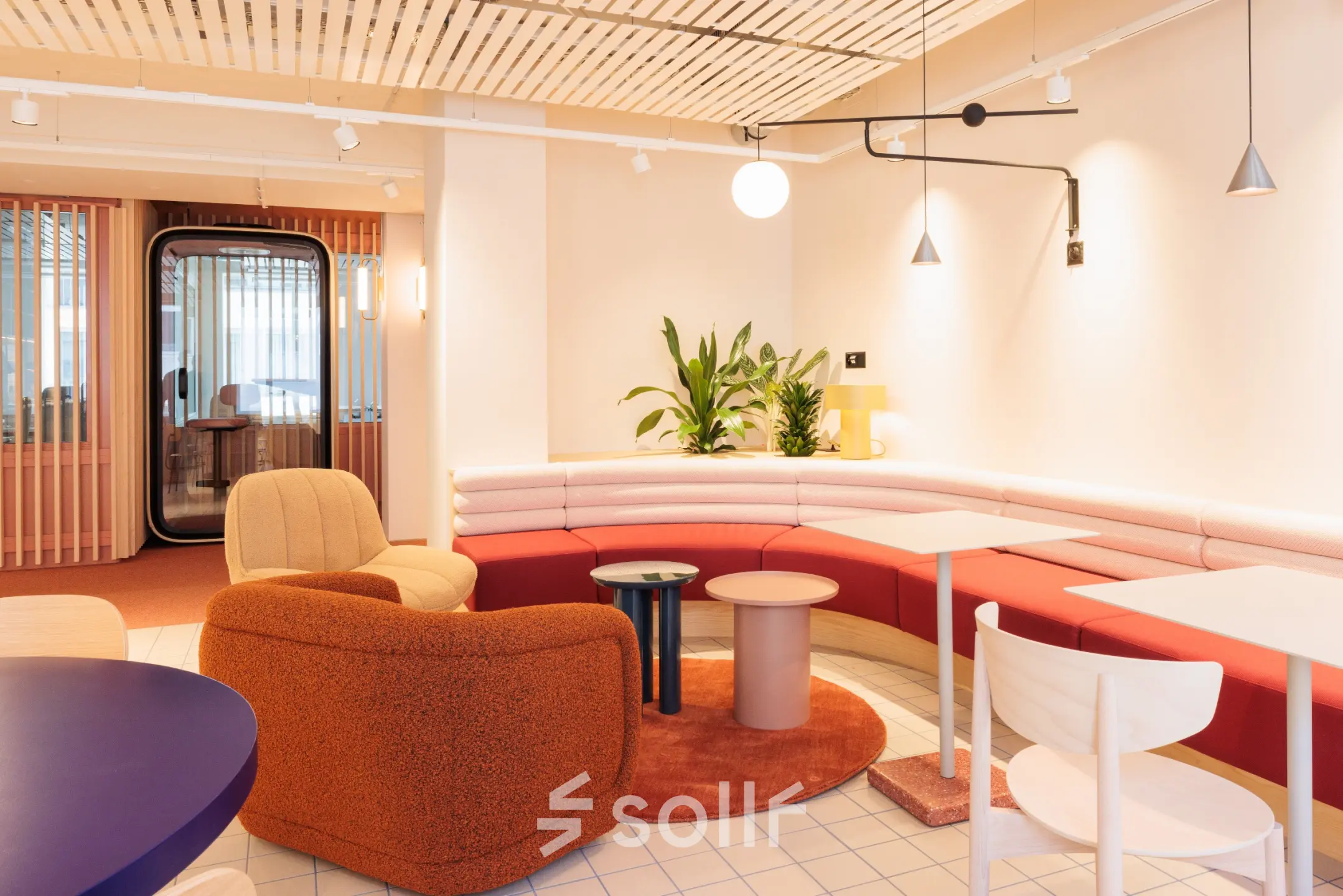 Stylish furnished office space rental at Stockerstrasse 33 in Zürich Enge features modern seating and vibrant decor.