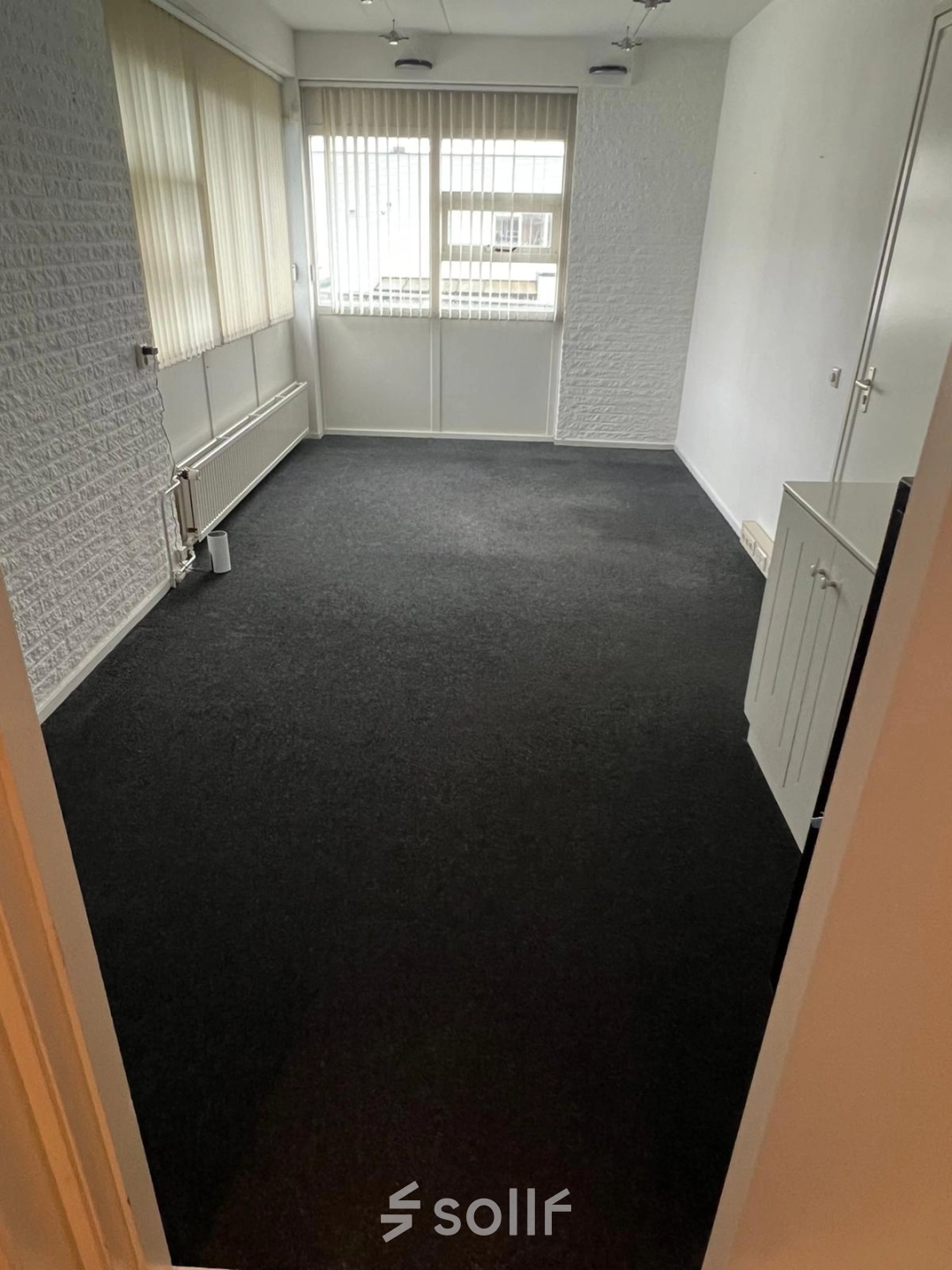 Unfurnished office space with carpeted flooring and large windows, ideal for customizable setups. This office to rent at Pascalweg 6 in Zwolle offers natural light, perfect for a productive work environment.