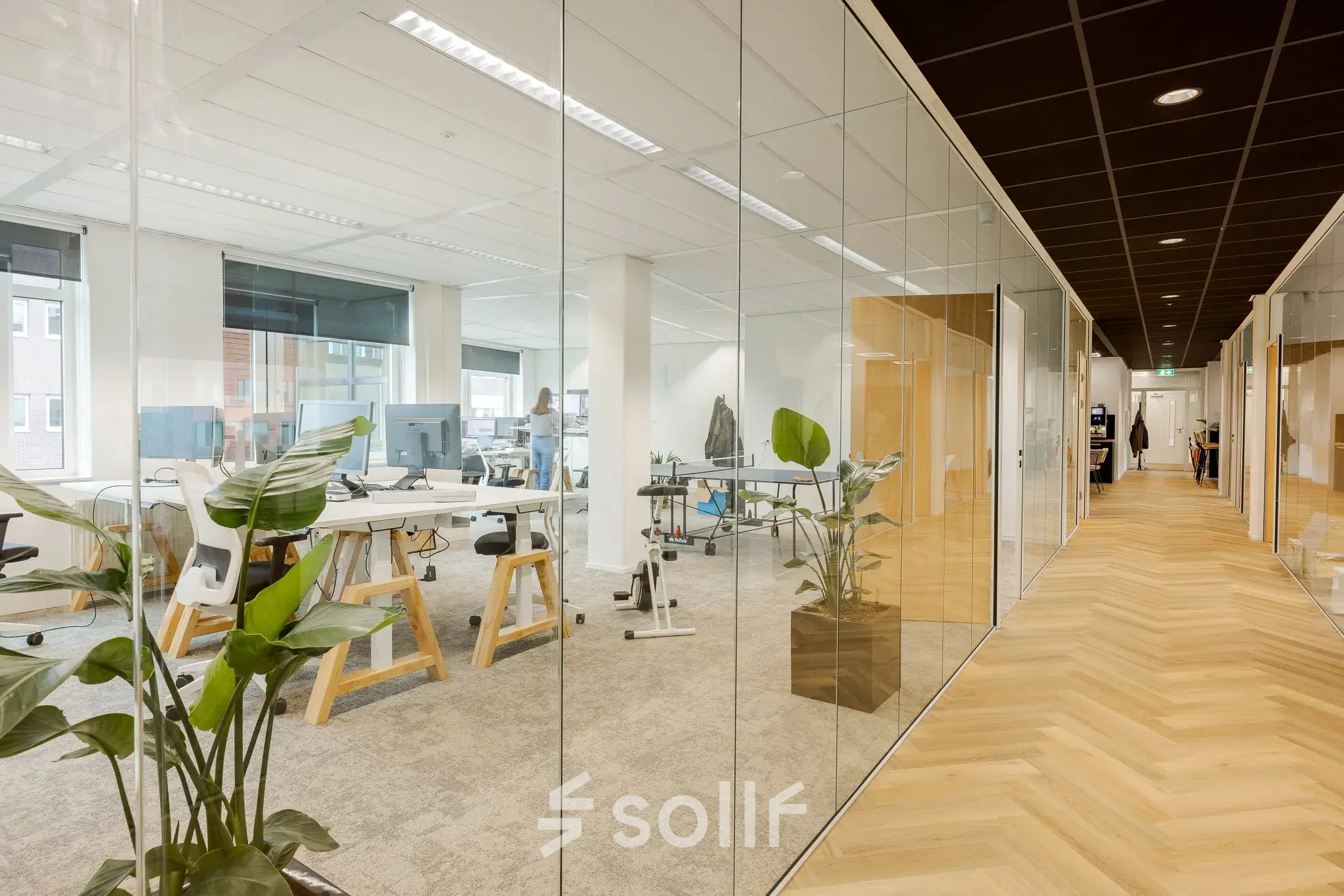Bright office space to rent on Zuiderzeelaan 15-25, Zwolle with modern furnishings and ample natural light.