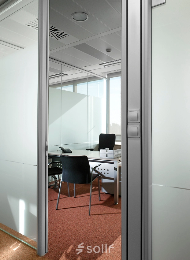 Oficina en alquiler en Carrer de Llull 321, Barcelona @22, con mobiliario moderno, ideal para alquilar una oficina luminosa y funcional.