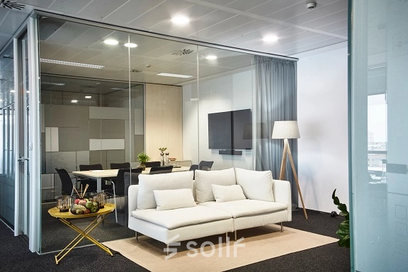 Moderna oficina amueblada en alquiler en Carrer de Llull 321, Barcelona @22, ideal para alquilar una oficina con espacios de trabajo funcionales y cómodos.