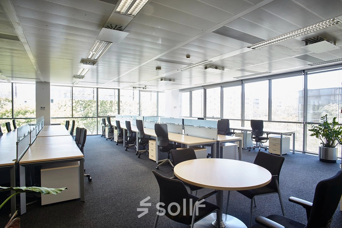 Espacio de oficinas en alquiler en Carrer de Llull 321, Barcelona @22, con mobiliario moderno y vistas urbanas. Ideal para alquilar una oficina en un entorno profesional.