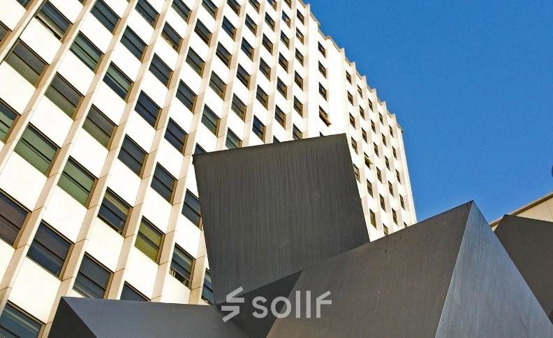 Fachada del edificio en Calle Ventura Rodríguez 7, Madrid Moncloa, ideal para alquiler oficinas.