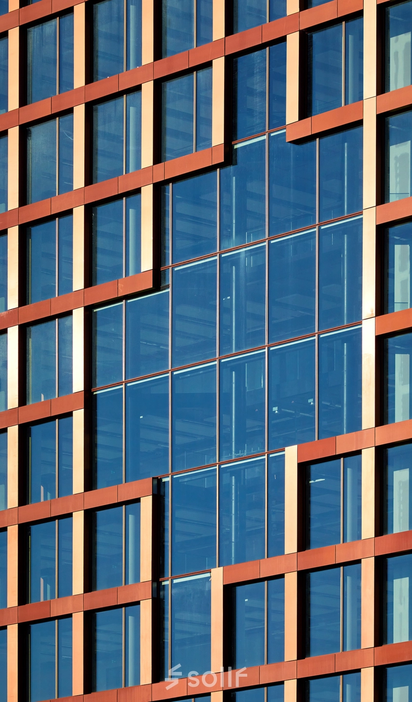 Moderne gevel van het kantoorpand aan de H.J.E. Wenckebachweg 230-258 in Amsterdam Amstel Business Park, ideaal om kantoorruimte te huren.