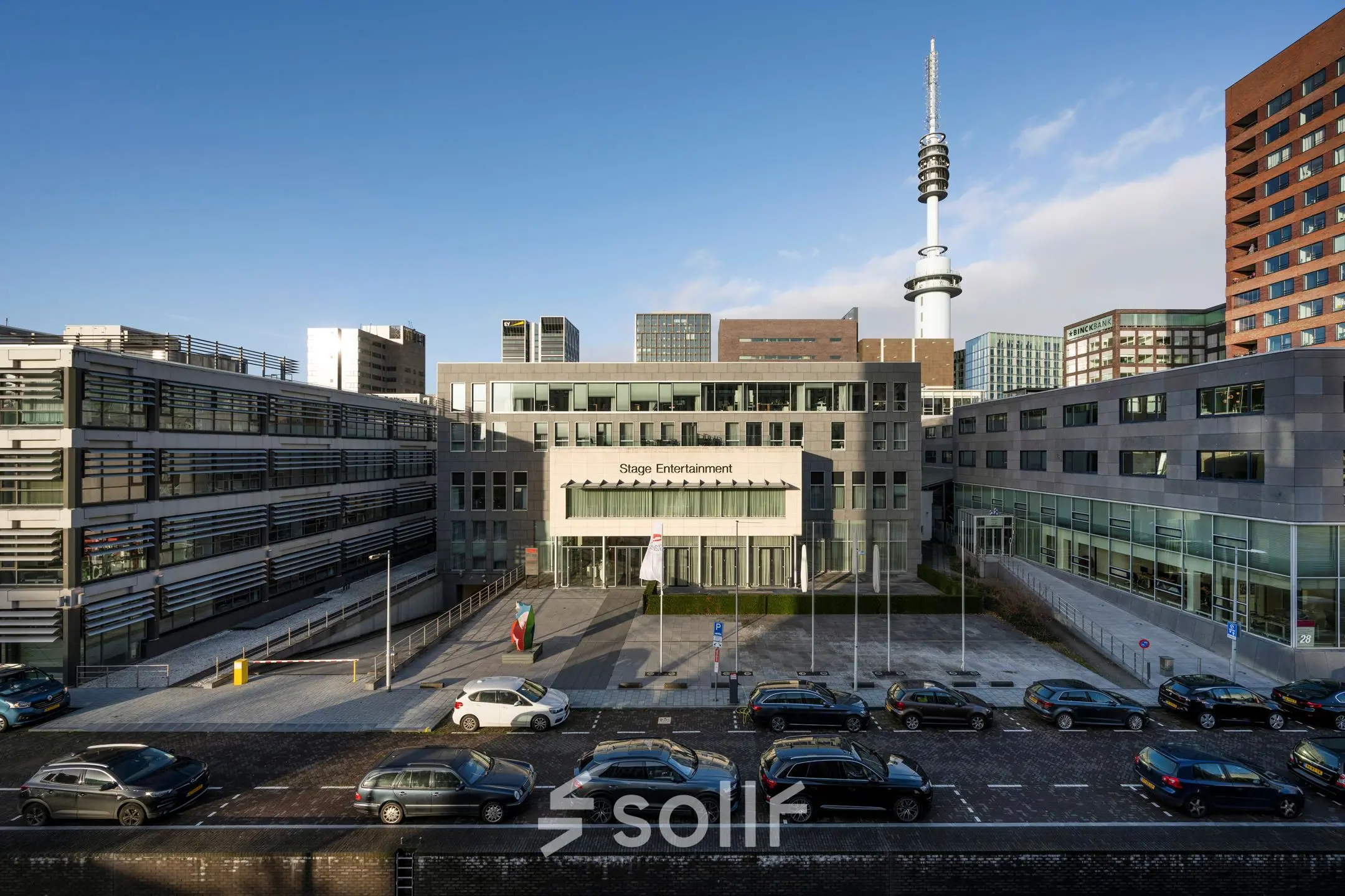 Exterieur van kantoorpand op De Boelelaan 30 in Amsterdam Zuidas met moderne uitstraling geschikt voor kantoorruimte huren.