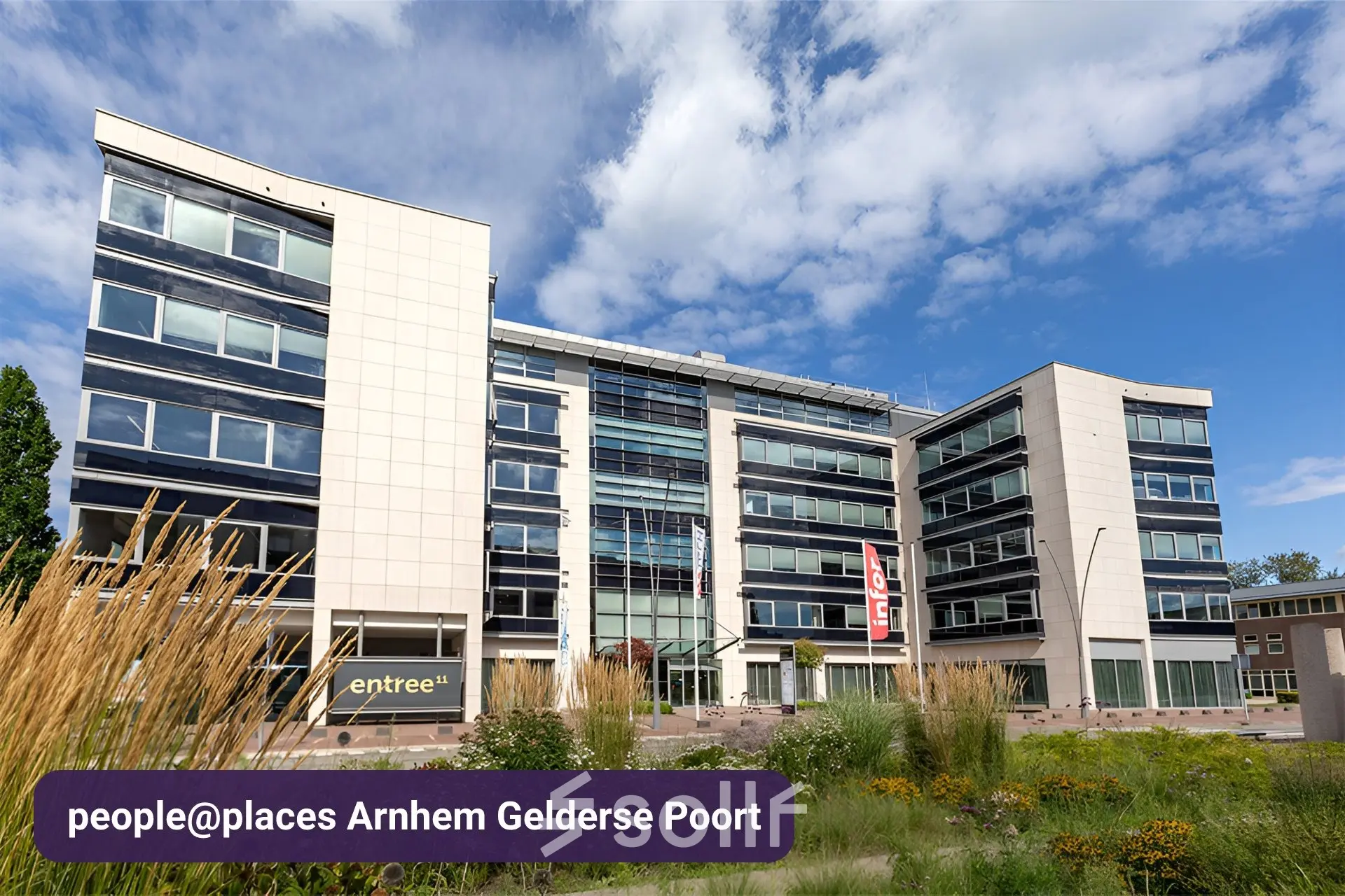 Modern kantoorpand aan Meester D.U. Stikkerstraat 11 in Arnhem Zuid met een opvallende glasgevel en strakke architectuur, ideaal voor kantoorruimte huren.