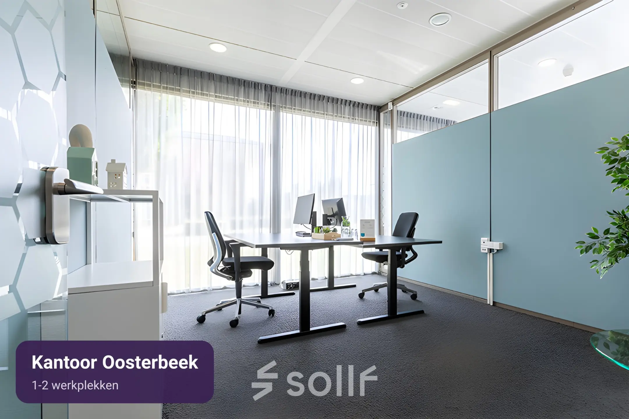 Moderne kantoorruimte met twee bureaus en stoelen in een lichte omgeving in Arnhem Zuid, Meester D.U. Stikkerstraat 11. Ideaal voor wie kantoorruimte wil huren voor 1-2 personen.