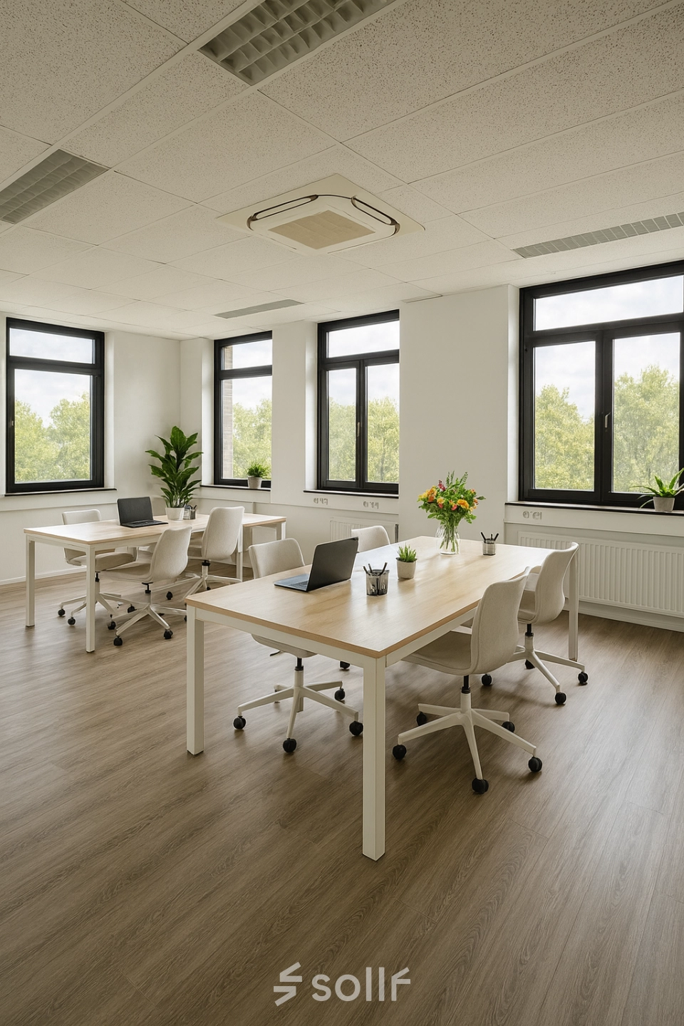 Kantoorruimte huren op de Druivenstraat 25-31 in Breda Oost met ruime werkplekken en veel daglicht.