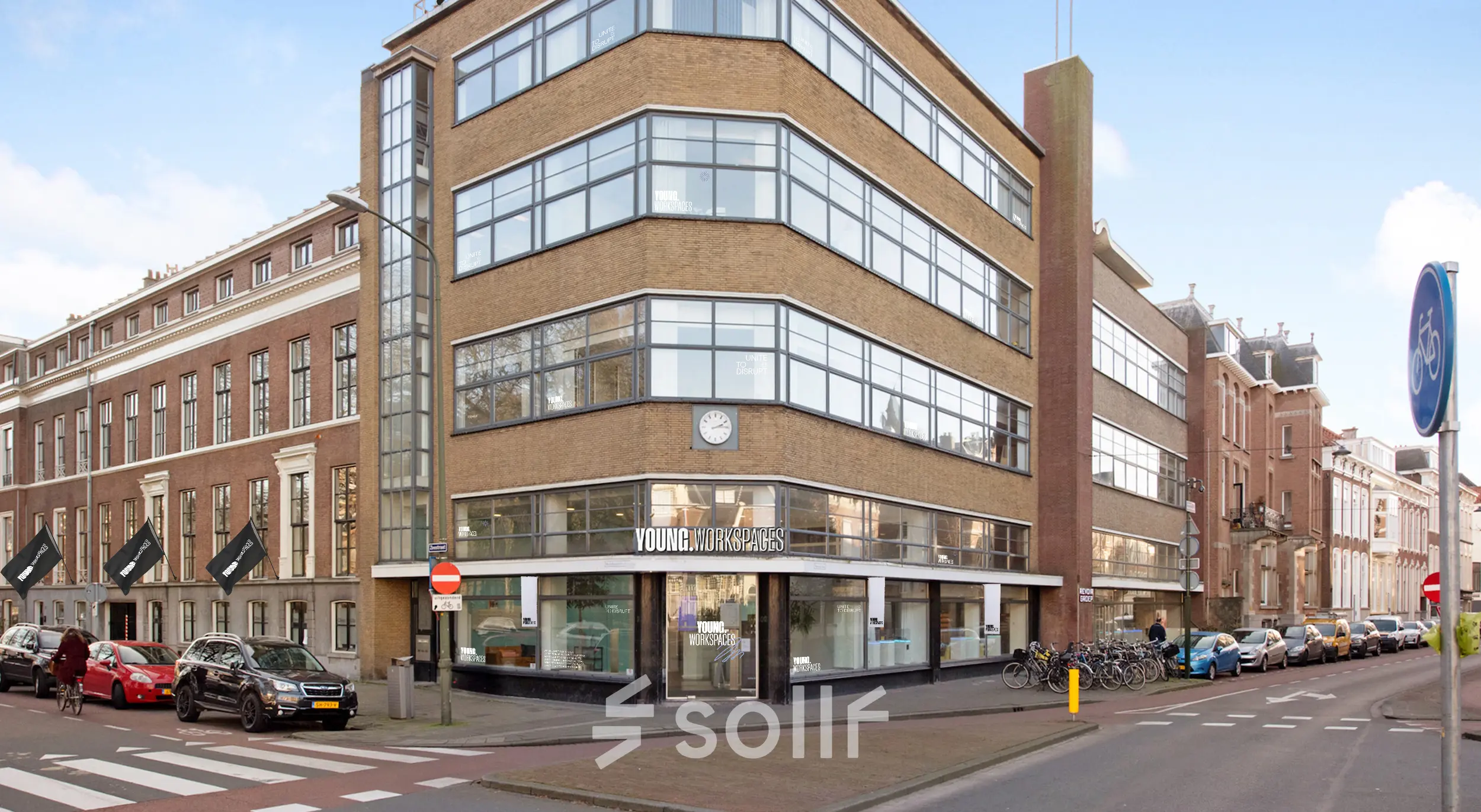 Kantoorpand op Zeestraat 100 in Den Haag Centrum met grote ramen en een moderne uitstraling. Een ideale locatie voor kantoorruimte huren met goede zichtbaarheid.