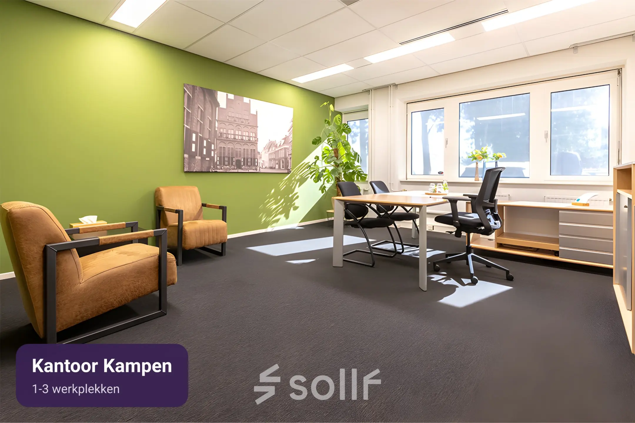 Moderne kantoorruimte te huur op Keulenstraat 12, Deventer, met stijlvolle inrichting, groene wand, bureau en comfortabele stoelen voor een uitnodigende werkomgeving.