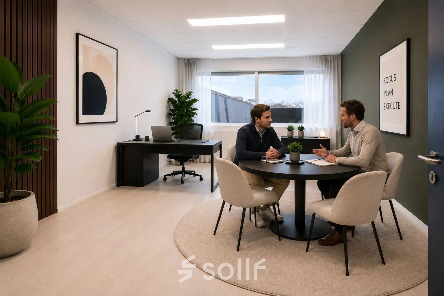 Moderne kantoorruimte huren in Haarlem Waarderpolder met een werkplek en een tafel met stoelen voor zakelijke gesprekken aan A. Hofmanweg 5A.