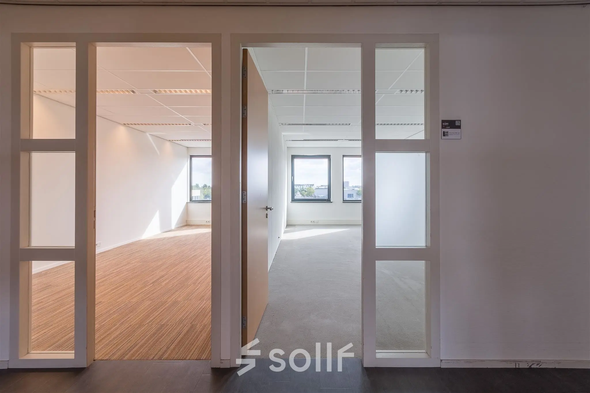 Kantoorruimte huren aan de Mollerusweg 84, Haarlem Waarderpolder. Twee aparte kamers met grote ramen zorgen voor veel lichtinval. Ideaal voor creatief werken in een rustig kantoorpand. Nieuwe huurders welkom!