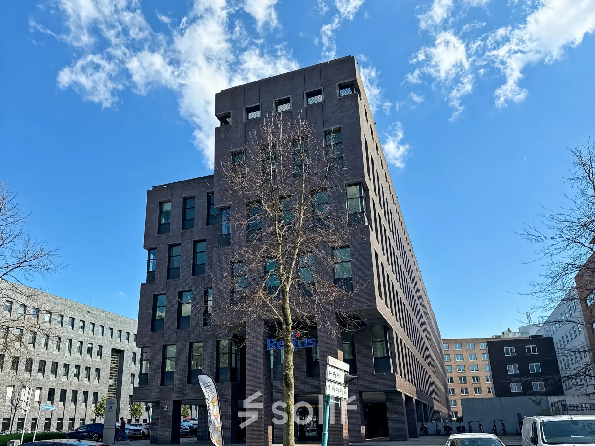 Modern kantoorpand in Maastricht op Robert Schumandomein 2, ideaal voor kantoorruimte huren met een eigentijdse uitstraling en gunstig gelegen.