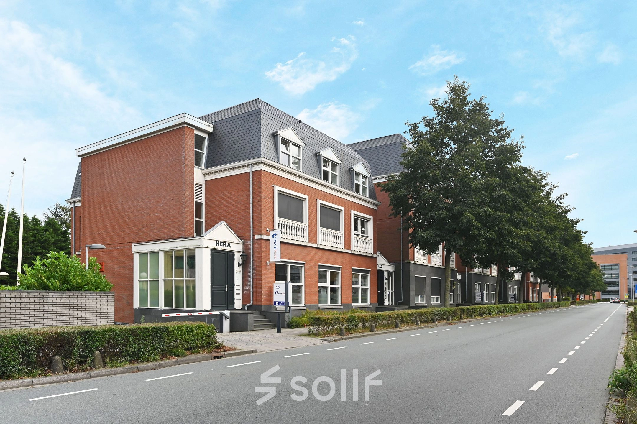 Kantoorpand aan de Laan van Vredenoord 17-19 in Rijswijk, met een bakstenen gevel en omliggende groenvoorzieningen, ideaal voor kantoorruimte huren. De locatie biedt goede bereikbaarheid en een professionele uitstraling.