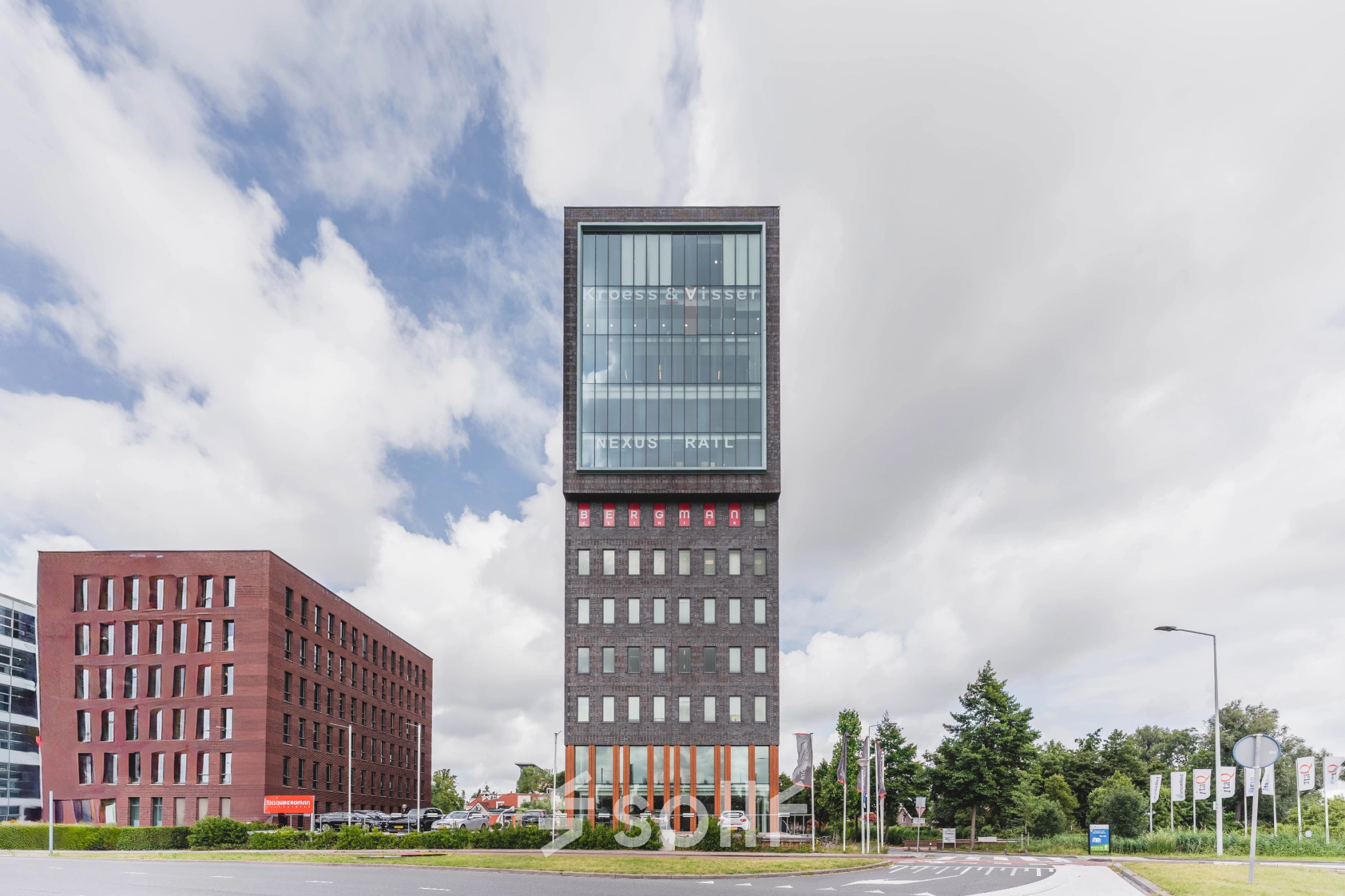Moderne kantoorpanden aan de Laan van Zuid Hoorn 70 in Rijswijk, geschikt voor zakelijke huur.