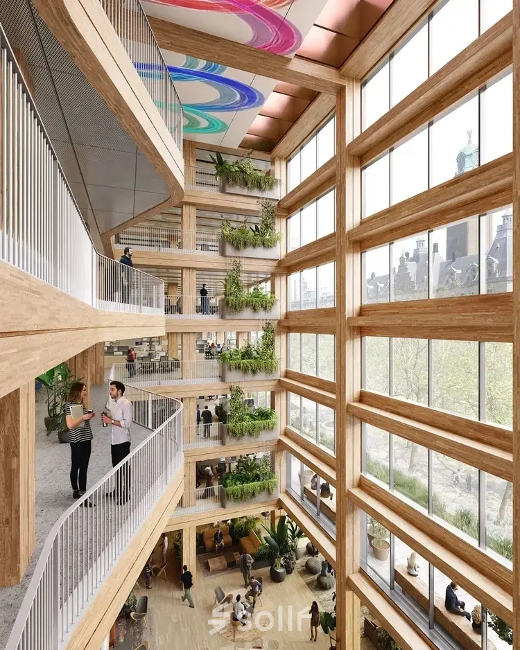 Interieur van een licht, modern kantoorpand op Coolsingel 75, Rotterdam Centrum, met meerdere verdiepingen, veel ramen, houten accenten en natuurlijke elementen. Mensen zijn bezig met zakelijke gesprekken.