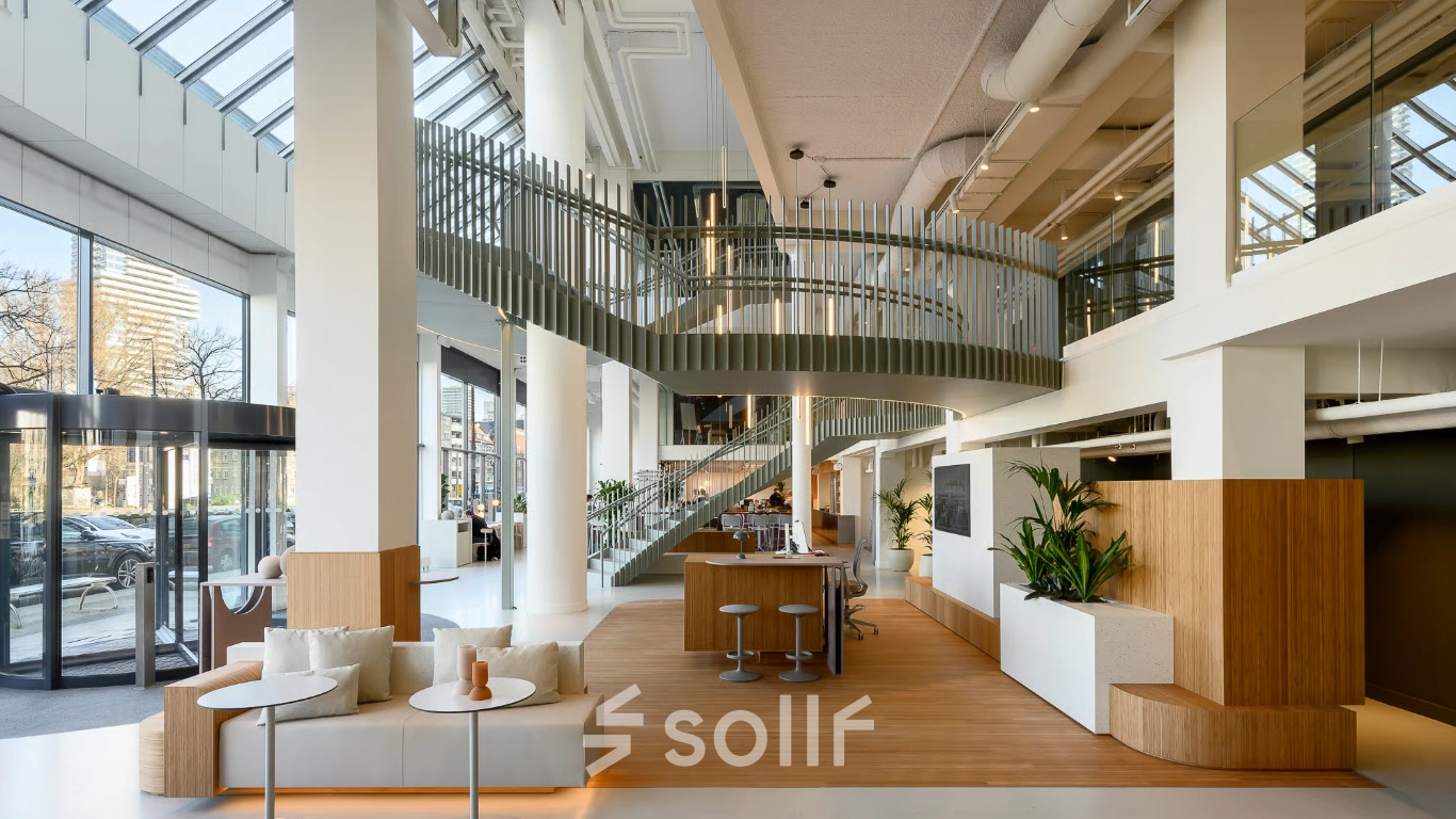 Moderne kantoorruimte op Vasteland 42-110, Rotterdam Centrum met veel natuurlijke lichtinval, stijlvolle inrichting en open indeling. Geschikt voor kantoorruimte huren met uitnodigende werkplekken en moderne voorzieningen.