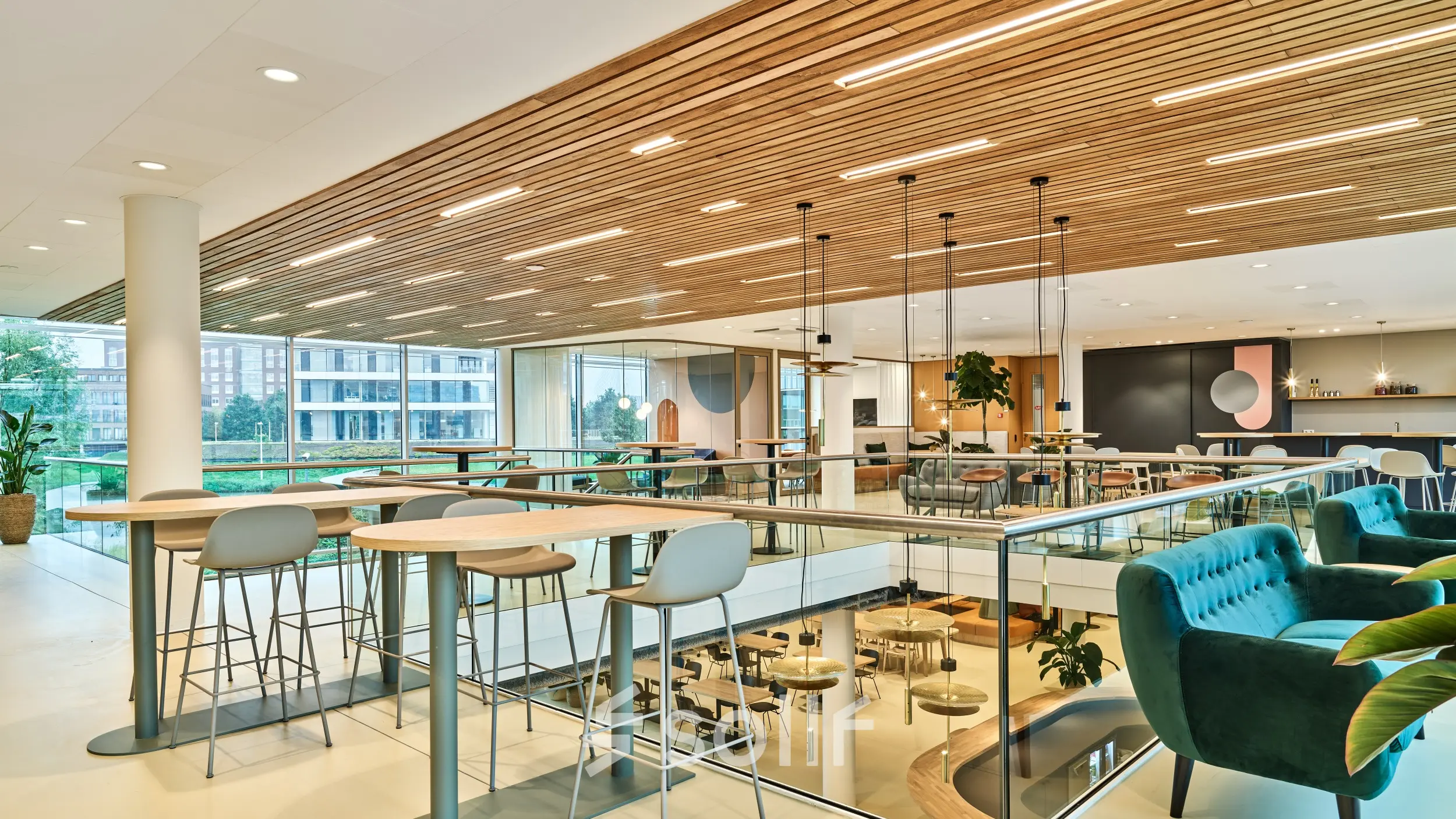 Stijlvolle kantoorruimte huren in Utrecht Papendorp op Van Deventerlaan 30-40 met moderne inrichting en uitnodigende werkplekken. Ruim en licht interieur dat creatief werken bevordert.