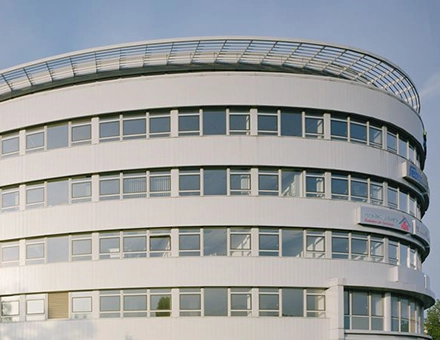 Rundes Bürogebäude auf Torgauer Straße 231-233 in Leipzig Engelsdorf, geeignet für büroraum mieten.