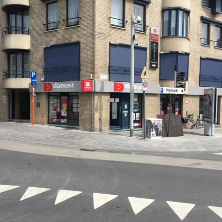 Exterior view of an office to rent at Keizersplein 24, Aalst, België. The building showcases a modern facade, offering potential office space rental opportunities.