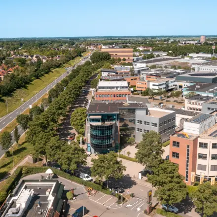 Aerial view of Maanlander 43 in Amersfoort Calveen, highlighting the surrounding business district.
