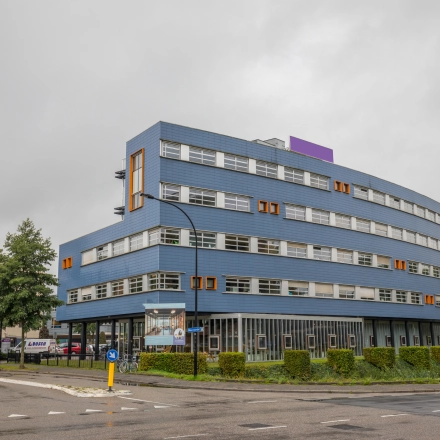 Exterior view of an office building at Maanlander 47 in Amersfoort Calveen, suitable for office space rental. A modern, blue façade with multiple windows.
