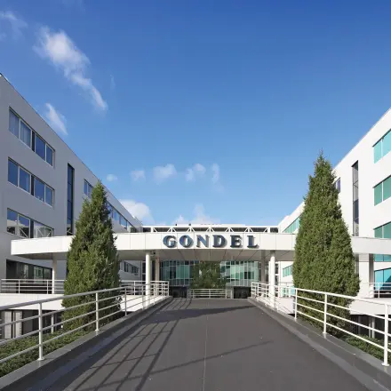Exterior view of the office building at De Gondel 1 in Amstelveen, ideal for office space rental.