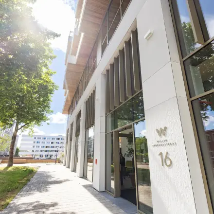 Exterior view of office building at Willem Fenengastraat 16, Amsterdam Amstel, ideal for office space rental.