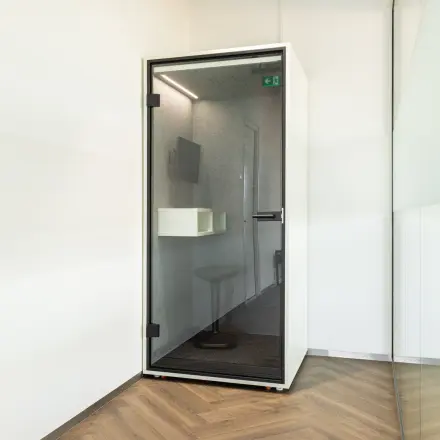 Compact, well-lit office pod suitable for private calls, available for office space rental in Amsterdam Amstel.
