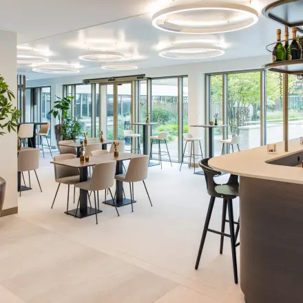 Spacious furnished office area at Walborg 2A, Amsterdam Buitenveldert, featuring modern decor and seating for meetings or casual work. Ideal for office space rental with flexible layout options.