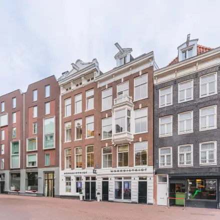 Exterior view of Hekelveld 8-10 in Amsterdam Center, highlighting historical architecture suitable for office space rental.