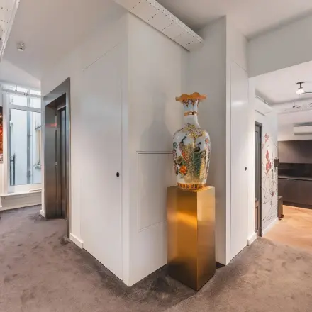 Stylish office space featuring contemporary decor, with a large vase and modern art pieces, available for rent in Amsterdam Center.