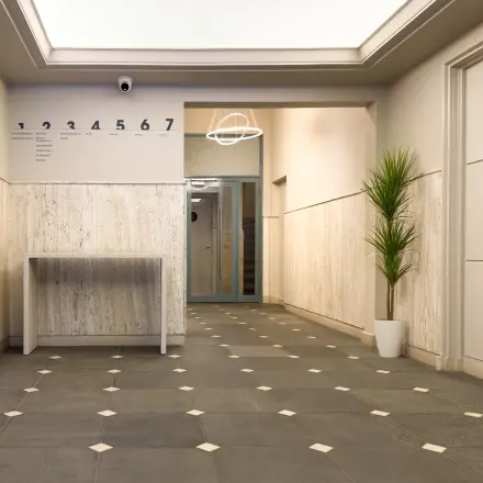 Interior view of an office entrance at Kleine Gartmanplantsoen 21, Amsterdam Center, highlighting the minimalist design ideal for those seeking office space rental.