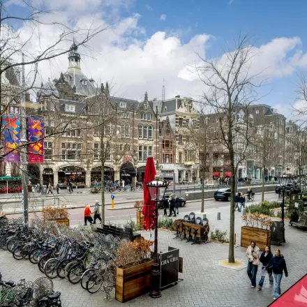 View from Rokin 105, Amsterdam Center showcasing vibrant street life, ideal for those seeking office space rental with bustling surroundings.