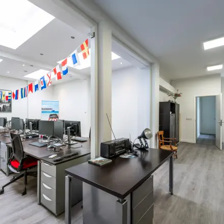 Bright Amsterdam Center office space for rent at Rokin 105 105 with furnished workstations and lively decor.