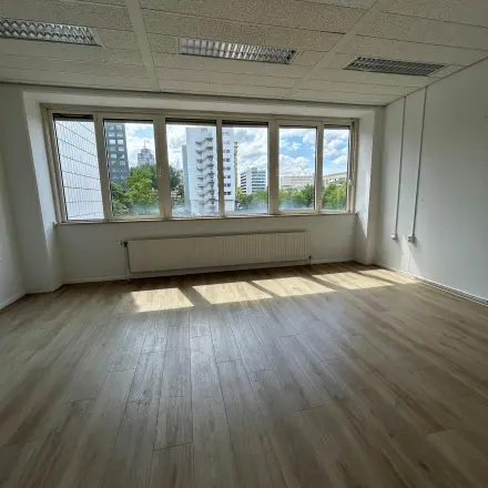 A bright, unfurnished office space with large windows at James Wattstraat 71, Amsterdam East. Ideal for office space rental with a view.
