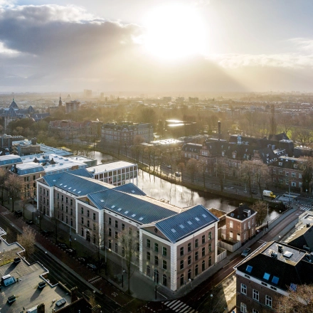 Aerial view of buildings on Sarphatistraat 370, Amsterdam East, showcasing potential office space rental locations.