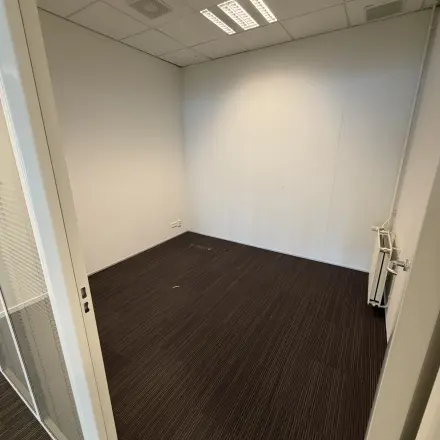 Unfurnished office space at Buikslotermeerplein 430, Amsterdam North available for rental, featuring modern lighting and dark flooring.